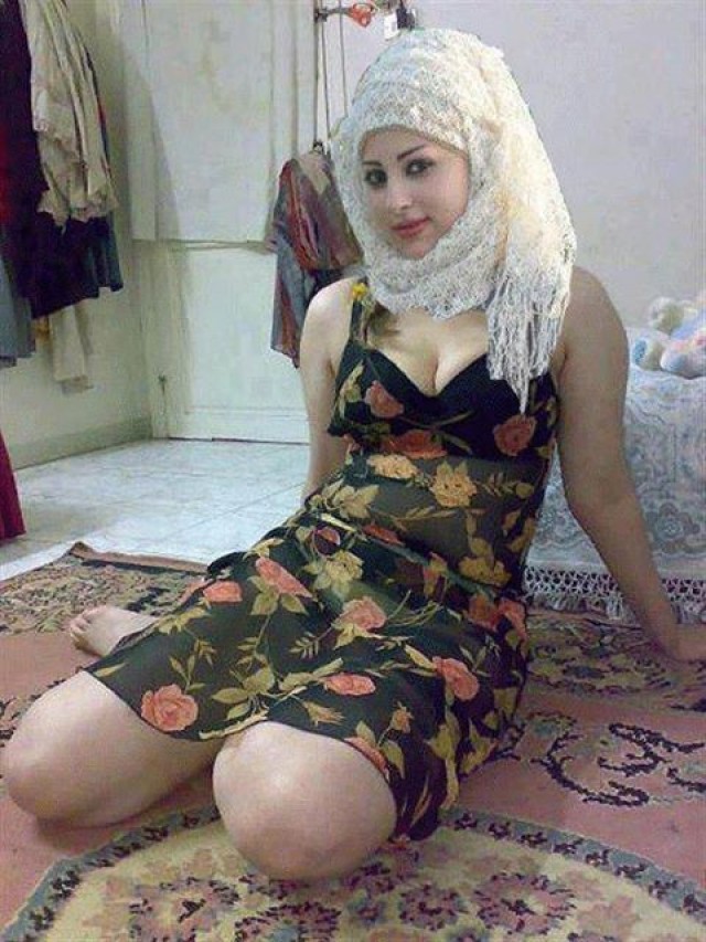 Mature arab women playing with image