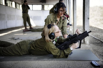 Latihan Berat Tentara Wanita Israel (Foto)