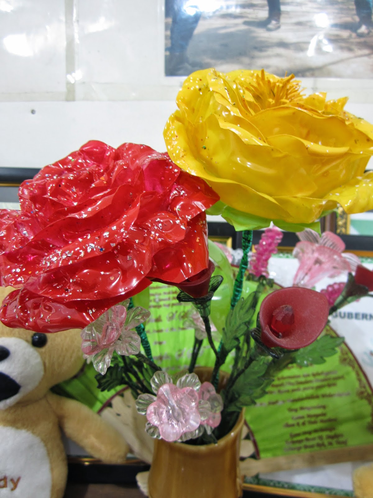 Sang Anggrek Merpati Hunting Crafter Bunga Mawar Dari