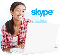 chica hablando con su profesor en vivo por Skype