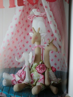 girafa de tecido Tilda com molde - patchwork girafa de tecido Tilda com molde - patchwork