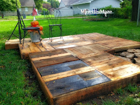Make your own outdoor pallet deck! By Minettes Maze featured on http://www.ilovethatjunk.com Make your own outdoor pallet deck! By Minettes Maze featured on http://www.ilovethatjunk.com