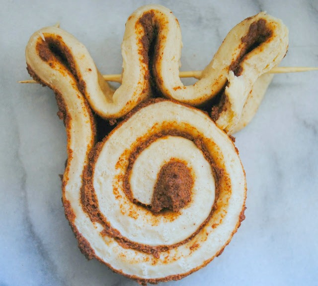 Thanksgiving Breakfast - Turkey Cinnamon Rolls | www.jacolynmurphy.com