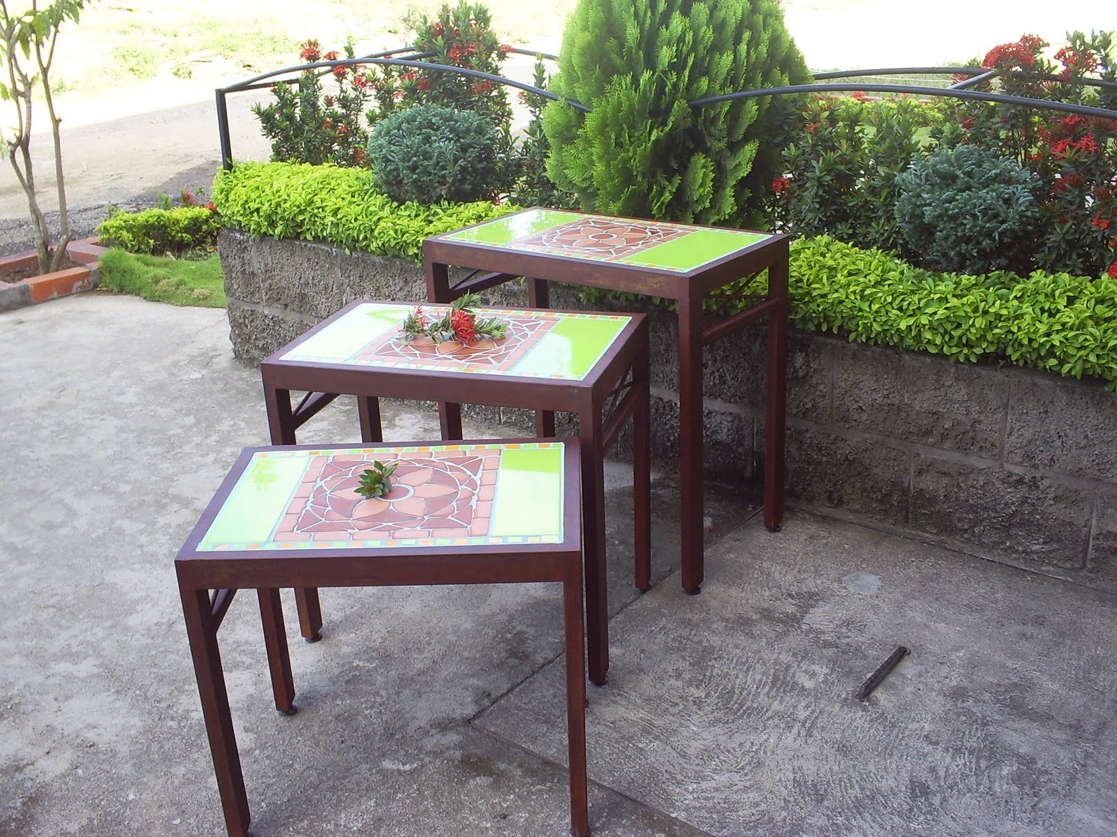 delgo: MESAS EN HIERRO FORJADO, TAPA EN CERAMICA