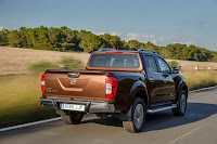 2015-NissanNavara-04.jpg