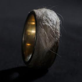 Cincin Ini Dilapisi Kulit Manusia Asli Cincin Ini Dilapisi Kulit Manusia Asli
