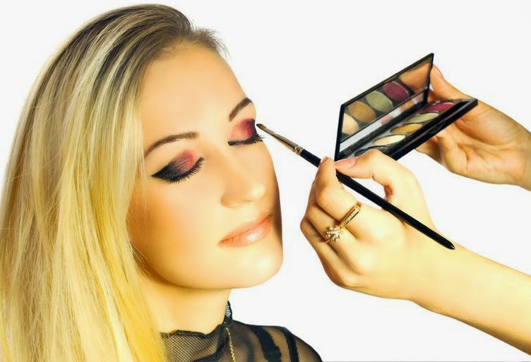 Makeup artists Career Eye Makeup