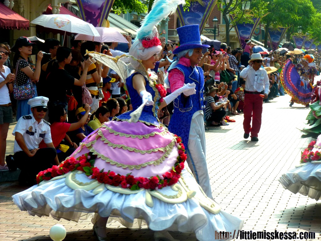 Disneyland flights of fantasy parade Disneyland Flights of Fantasy Parade - A Day In The Life Of This Miss