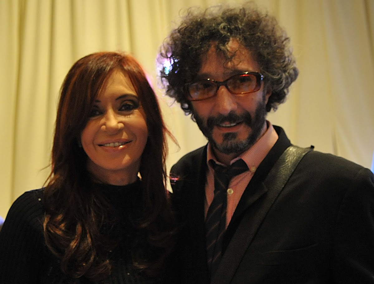 http://4.bp.blogspot.com/--bc86b-hc8Y/TWT-_8eI4QI/AAAAAAAADJo/iFWtEMVo7UQ/s1200/Cristina+y+Fito.-.jpg