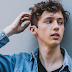 Album Review: a emocionante viagem através das descobertas de um jovem gay em "Blue Neighbourhood", do Troye Sivan