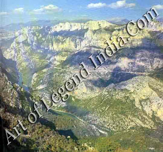 The rugged landscape, The barren countryside of Provence provided continual inspiration to Cezanne, who emphasized the underlying geological forms of the mountains and the coastline in his drawings and paintings. The rugged landscape, The barren countryside of Provence provided continual inspiration to Cezanne, who emphasized the underlying geological forms of the mountains and the coastline in his drawings and paintings.