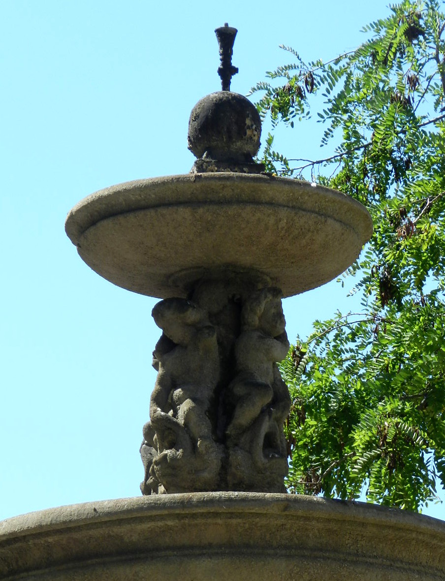Palermo e dintorni ma anche...: fontana della ninfa in piazza ... Vasca fontana