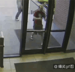 design fail pole in doorway man walks into a bar funny fail