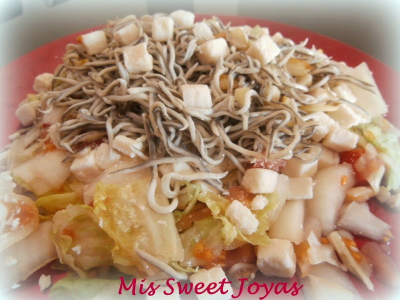 Ensalada Templada Con Gulas Y Queso De Cabra
