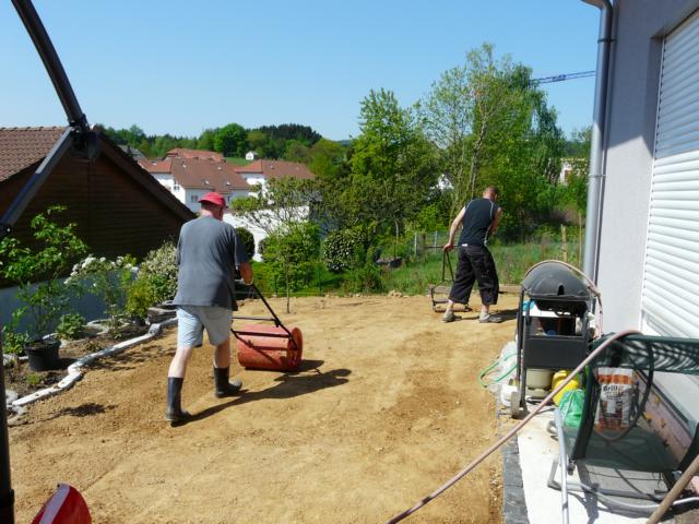 Uhlandstraße 14: Garten, Terrasse und Rasen