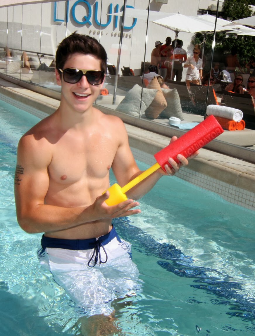 Celebrities: DAVID HENRIE