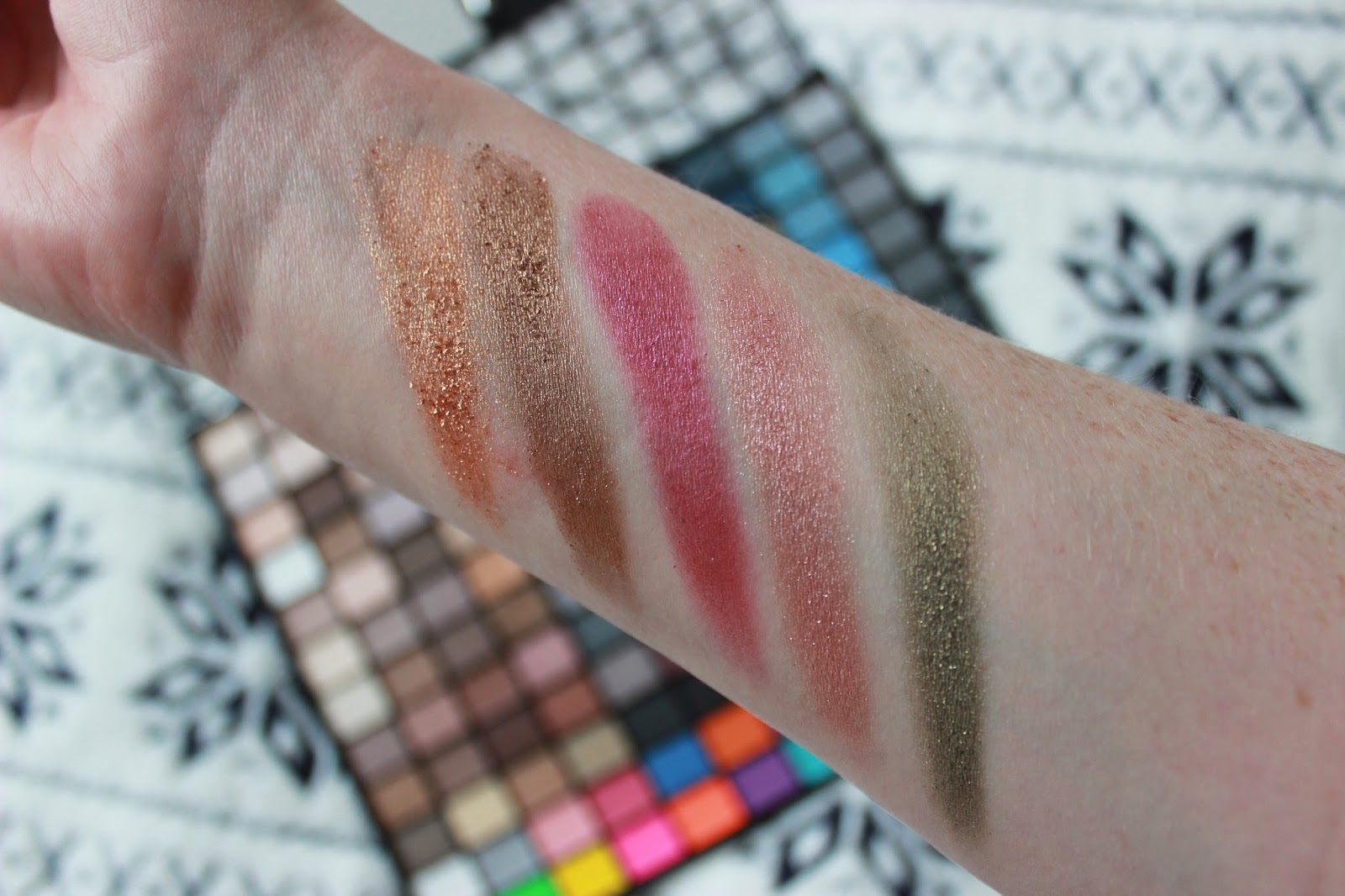 Makeup revolution ultimate eye shadow collection swatches