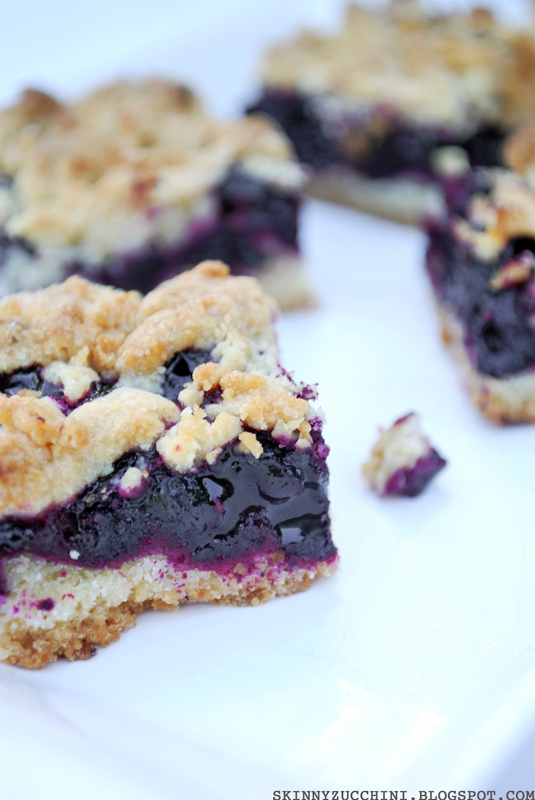 Skinny Zucchini Drupaču kūka ar mellenēm. Lillā joprojām modē.