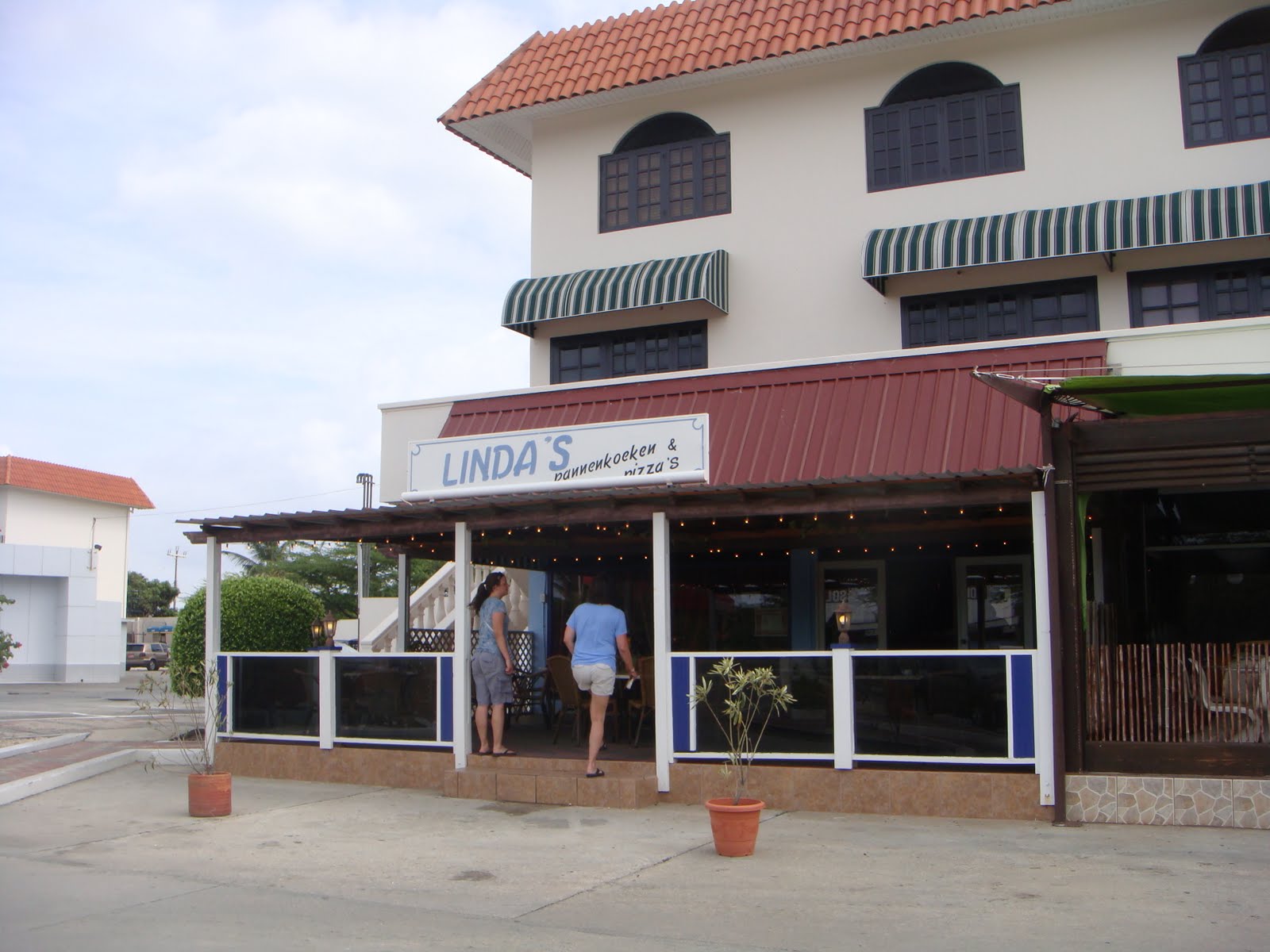 Delicious Dishings Aruba Eats Linda's Pancake House And Taste Of Belgium