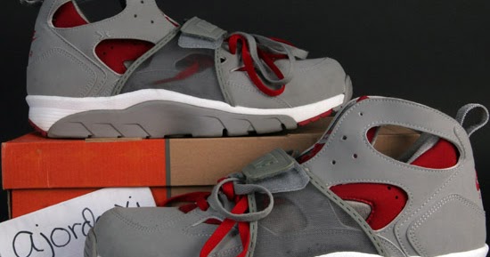 red nike wedges