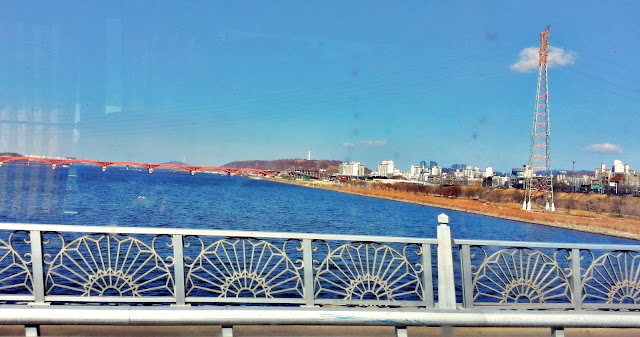 Shades of Blue Sky and Han River. www.meheartseoul.blogspot.com | KTO Incheon Airport