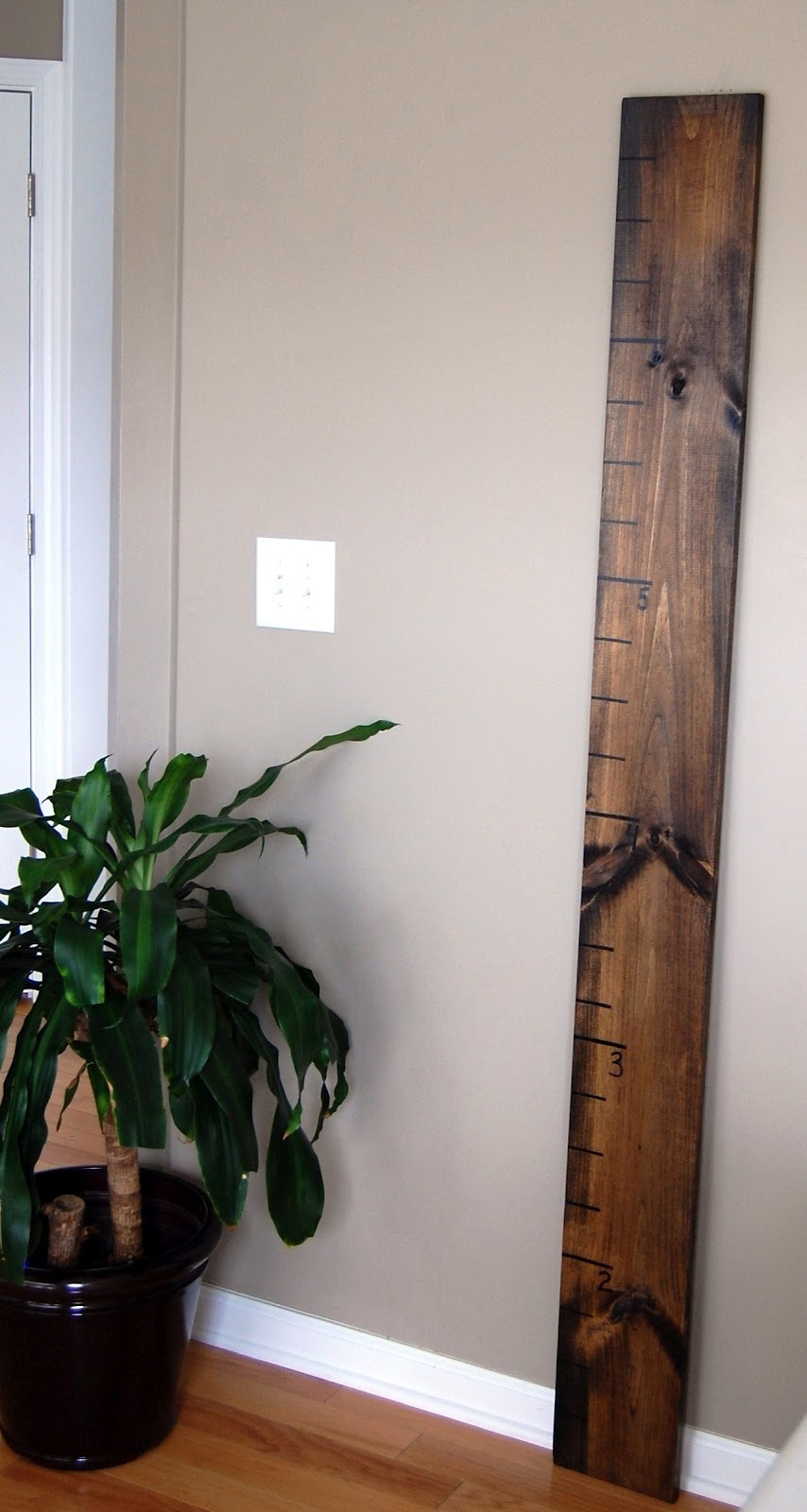 One Creative Momma Diy Over Sized Ruler Growth Chart