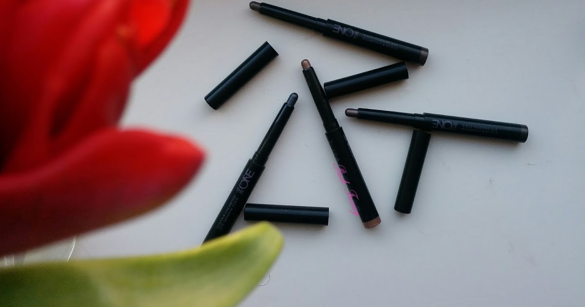 Review Oriflame The One Colour Unlimited Eye Shadow Stick Pink Frenzy