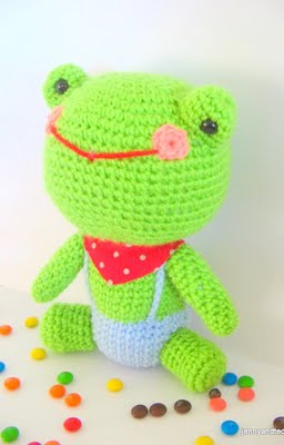 2000 Free Amigurumi Patterns: Free Amigurumi Frog Pattern