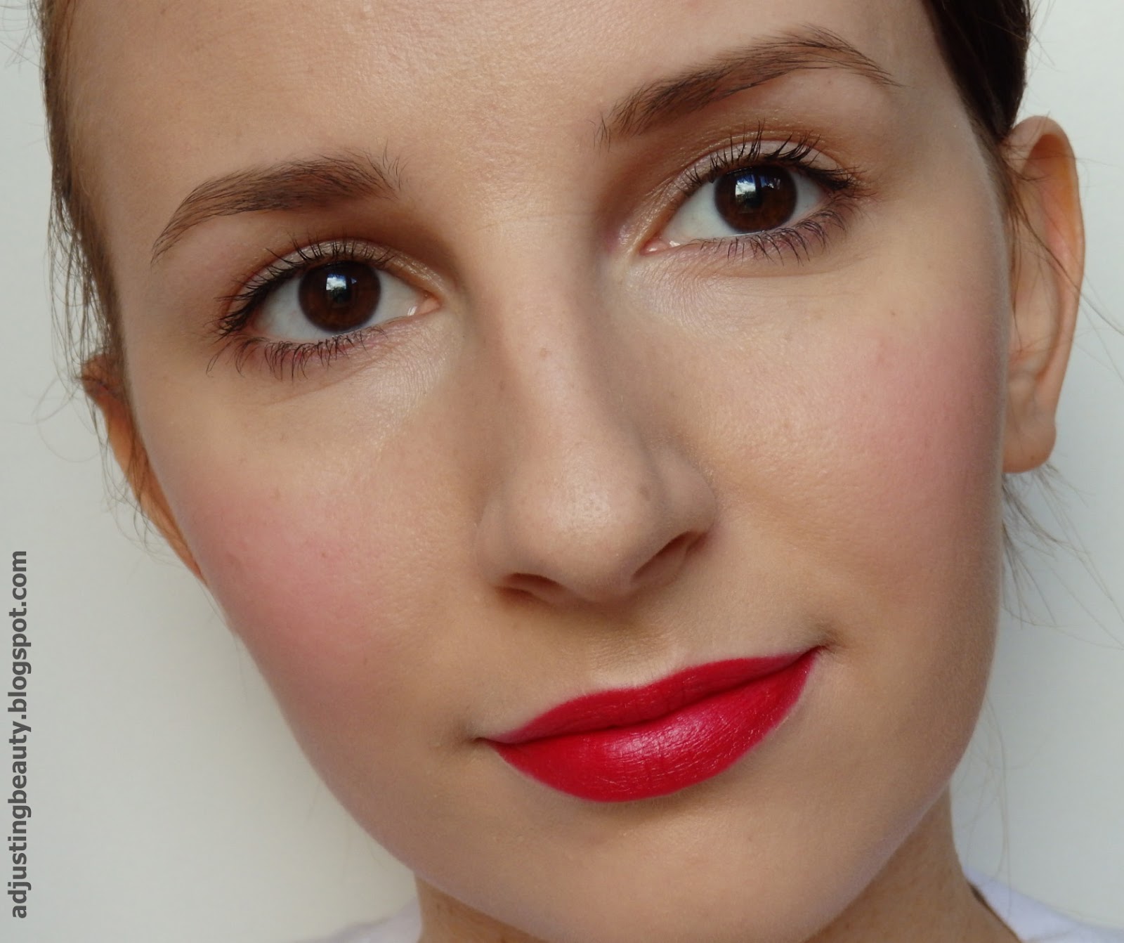 DIY Lipstick or cream blush (using pigments) Adjusting Beauty