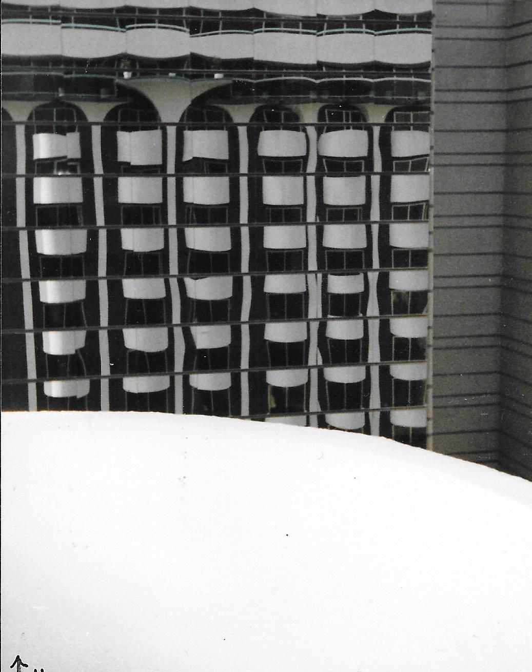 apparently hotels do not run their air conditioners during the winter because i could not get ours to operate i was not too warm but thought it would cut apparently hotels do not run their air conditioners during the winter because i could not get ours to operate i was not too warm but thought it would cut