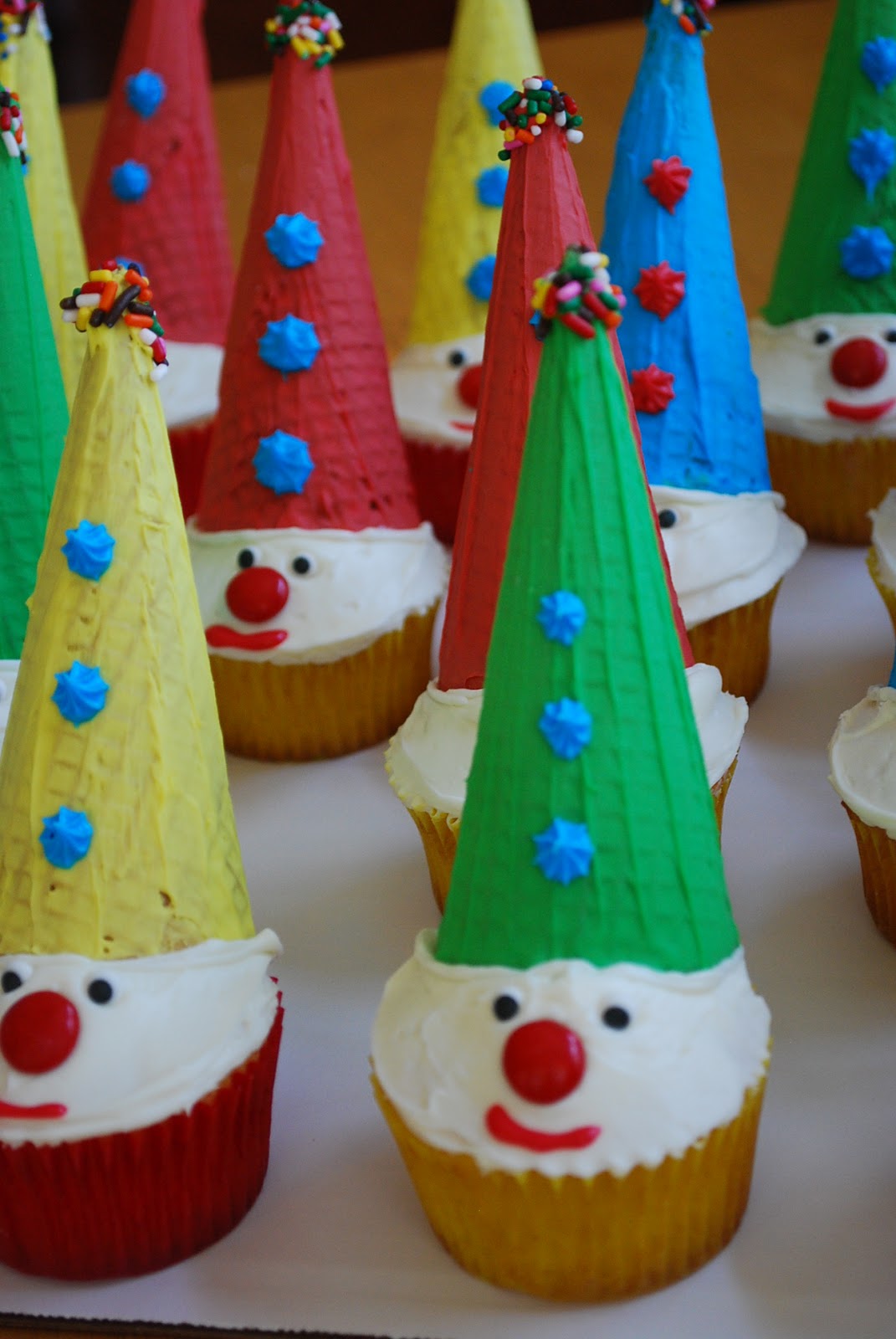 Adorable Carnival Clown Cupcakes for kids Amee's Savory Dish