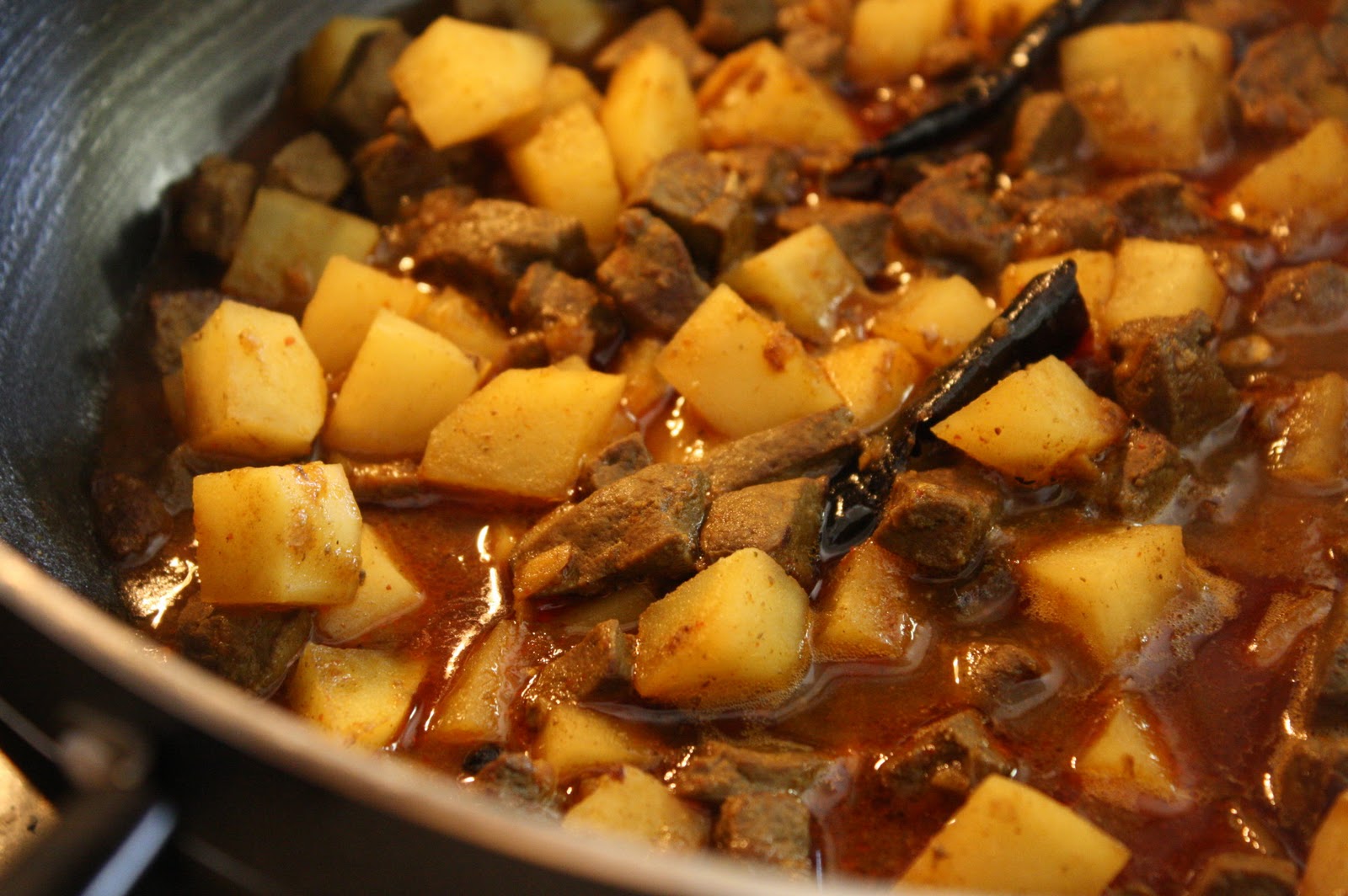 Food beef liver curry