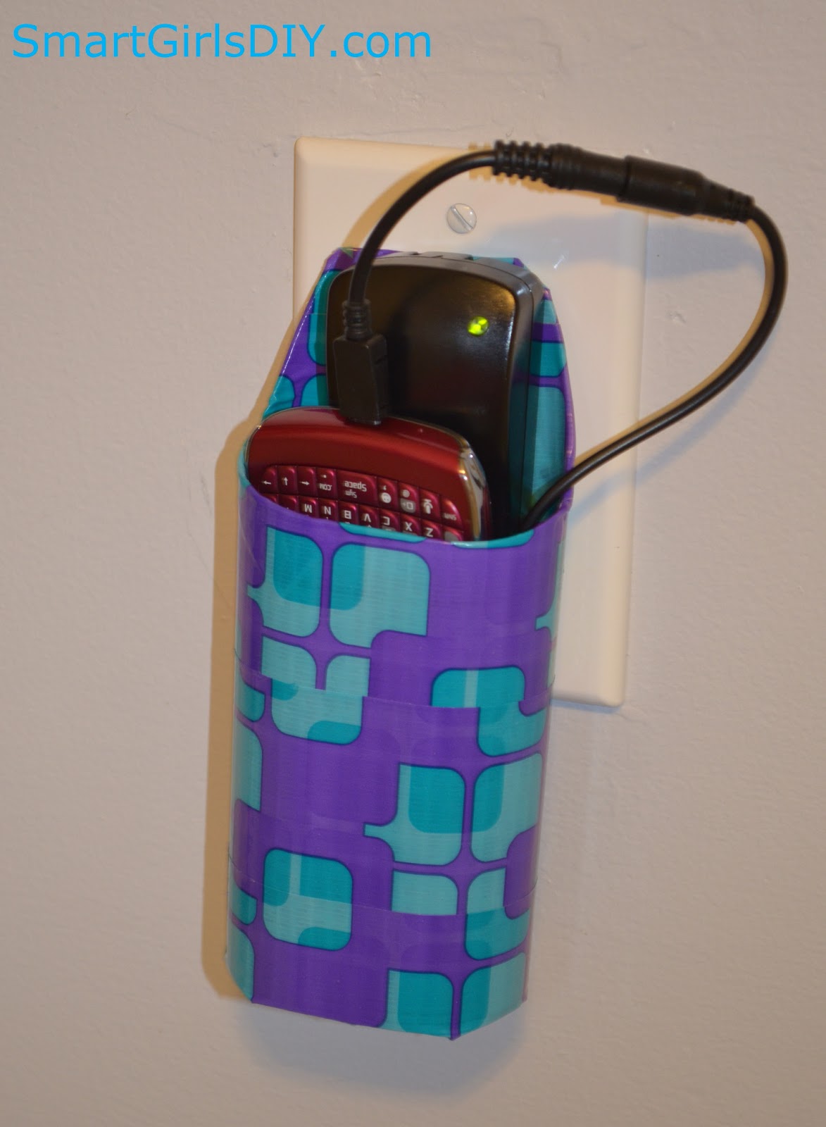 Smart Girls DIY DIY Holder for Charging Cell Phone