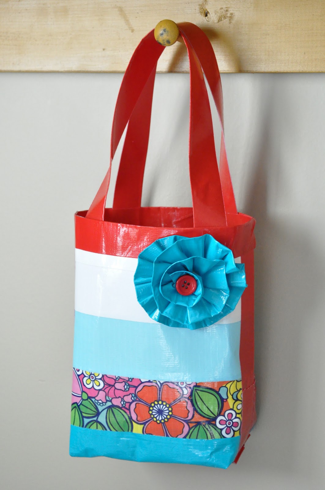 duck tape bag tutorial {girls camp craft} | Little Birdie Secrets