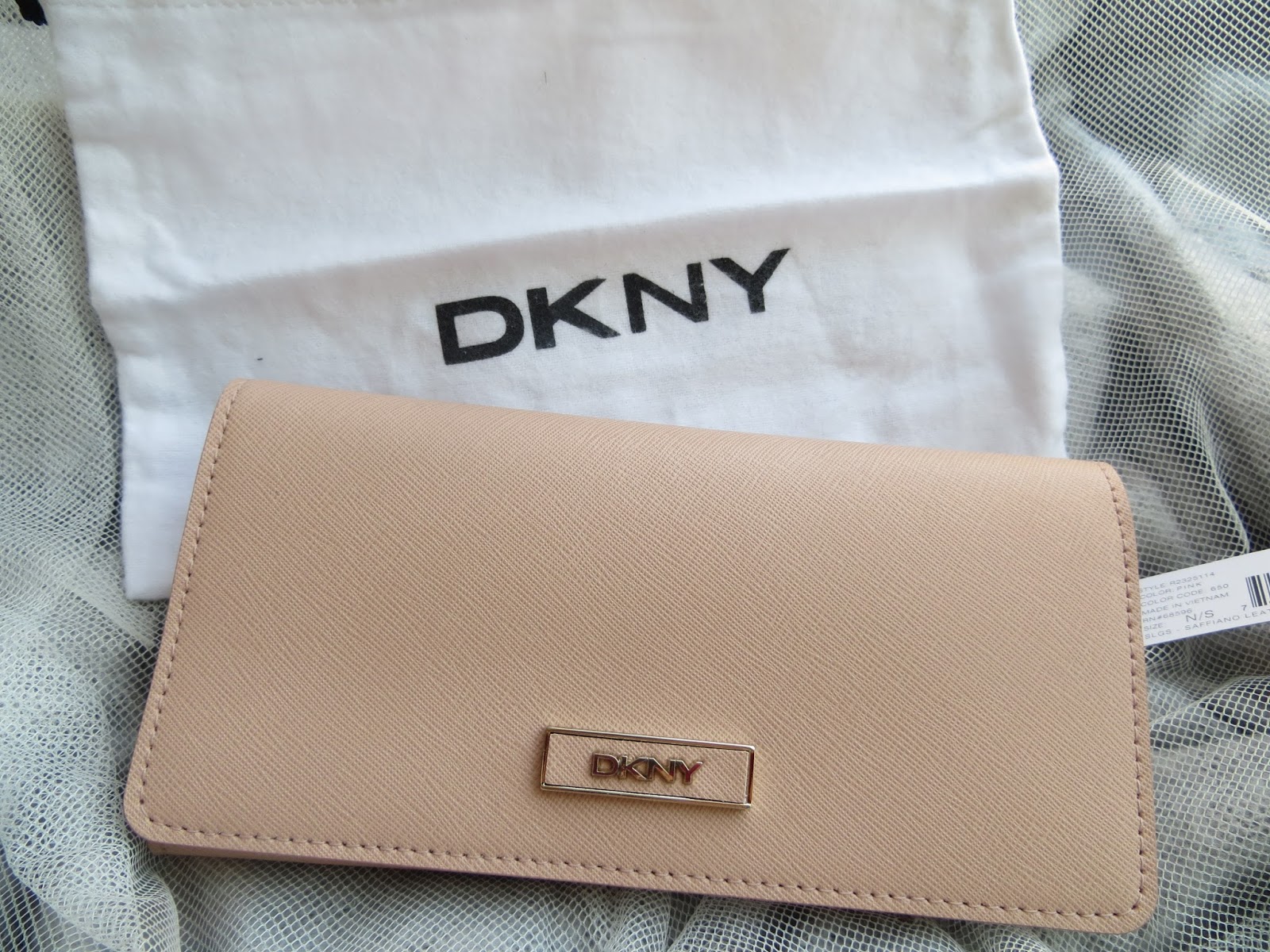 Review DKNY Ladies Wallet Velvet Lashes