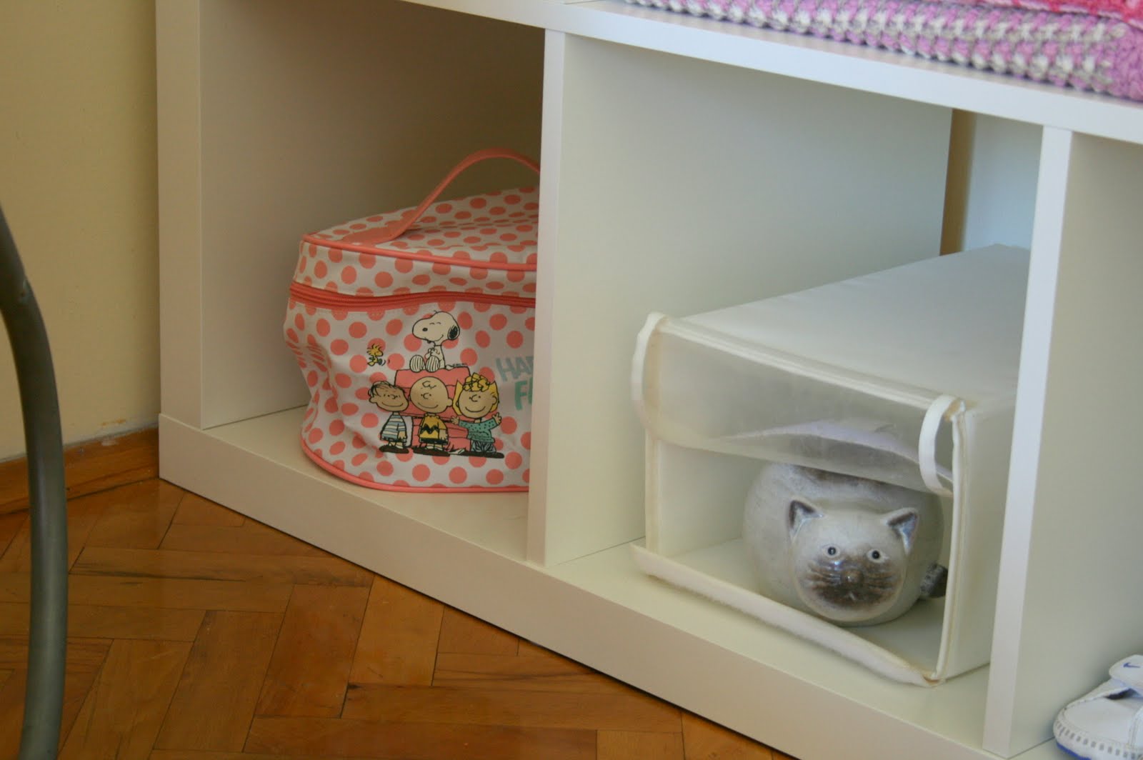 Biraz Karışık bir Bibeh Odası DOORSTEPPING