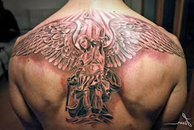 tatuagens de anjos da guarda nas costas guerreiros com armaduras