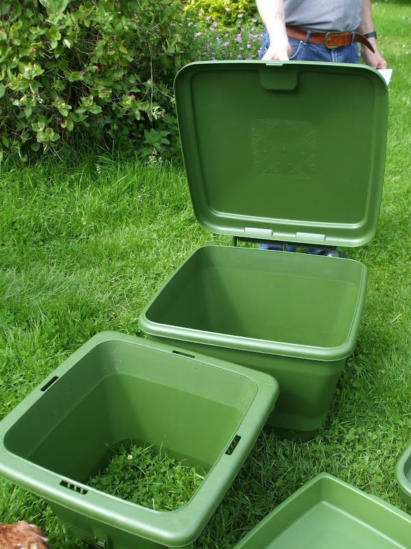 The Compost Bin Hungry Bin review (1) putting it together and