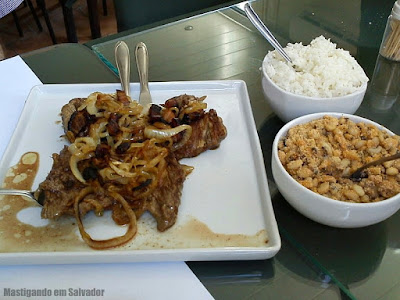 Restaurante Torremolinos: Filé Acebolado com Bacon Restaurante Torremolinos: Filé Acebolado com Bacon