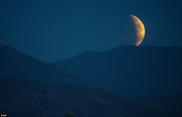 Eclipse......... 2CD875C600000578-3251497-image-a-6_1443409063116