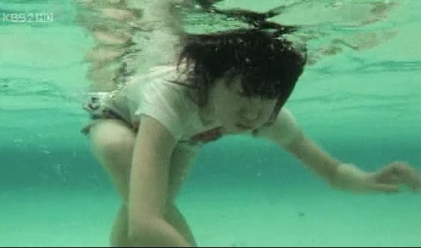 A drowning woman fetish picture 555