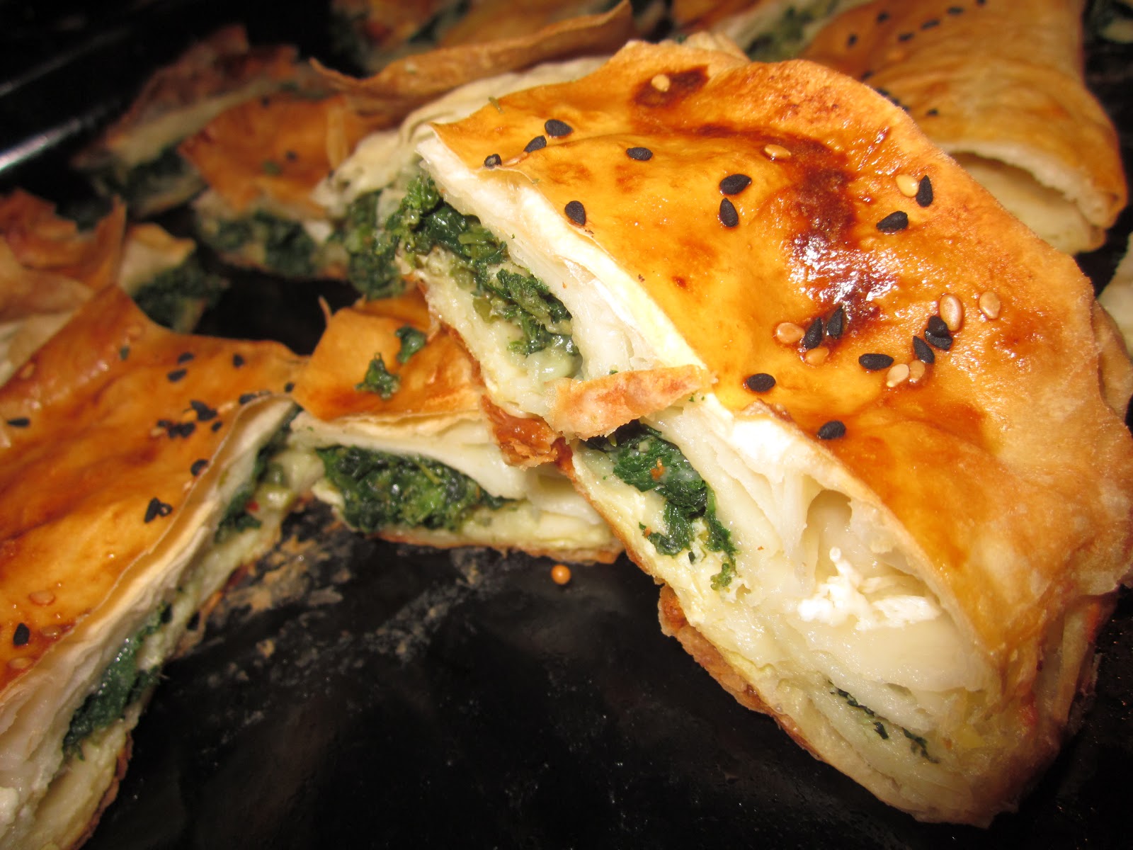 OĞLAK KIZLARI Isırgan otlu börek tarifi ve ısırgan otu, nasıl elleri