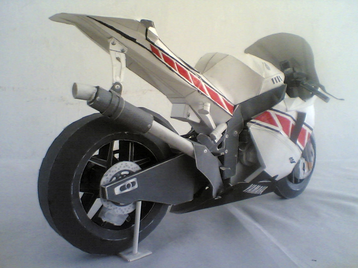 Ямаха YZR m1 от Heller