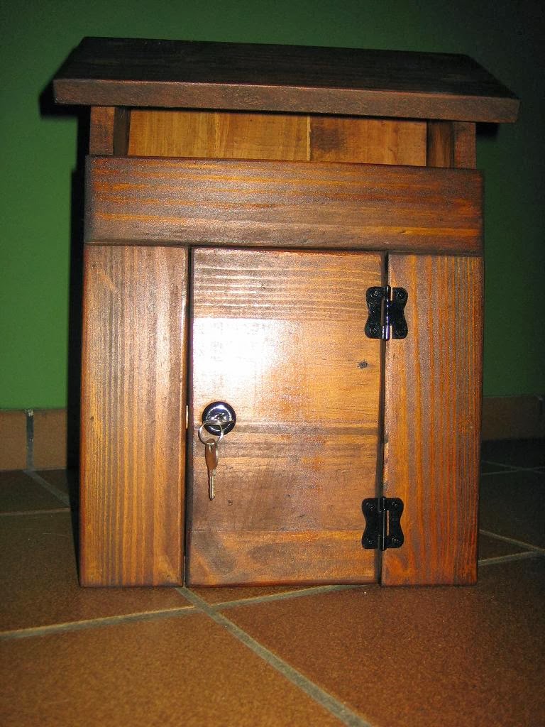 Muebles Auxiliares de Madera: Buzón de madera