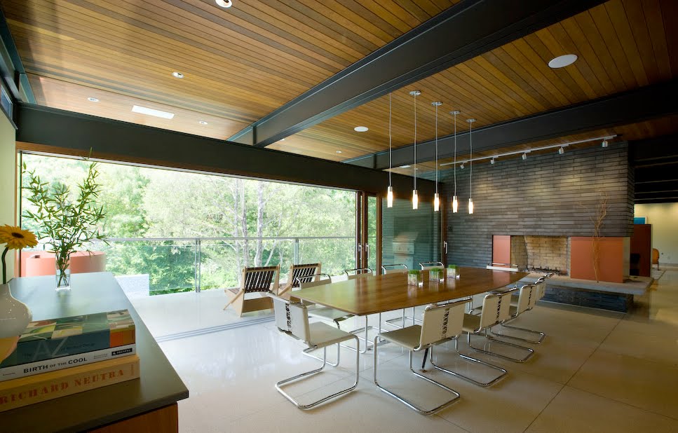 Black painted steel beam in the living room Black painted steel beam in the living room