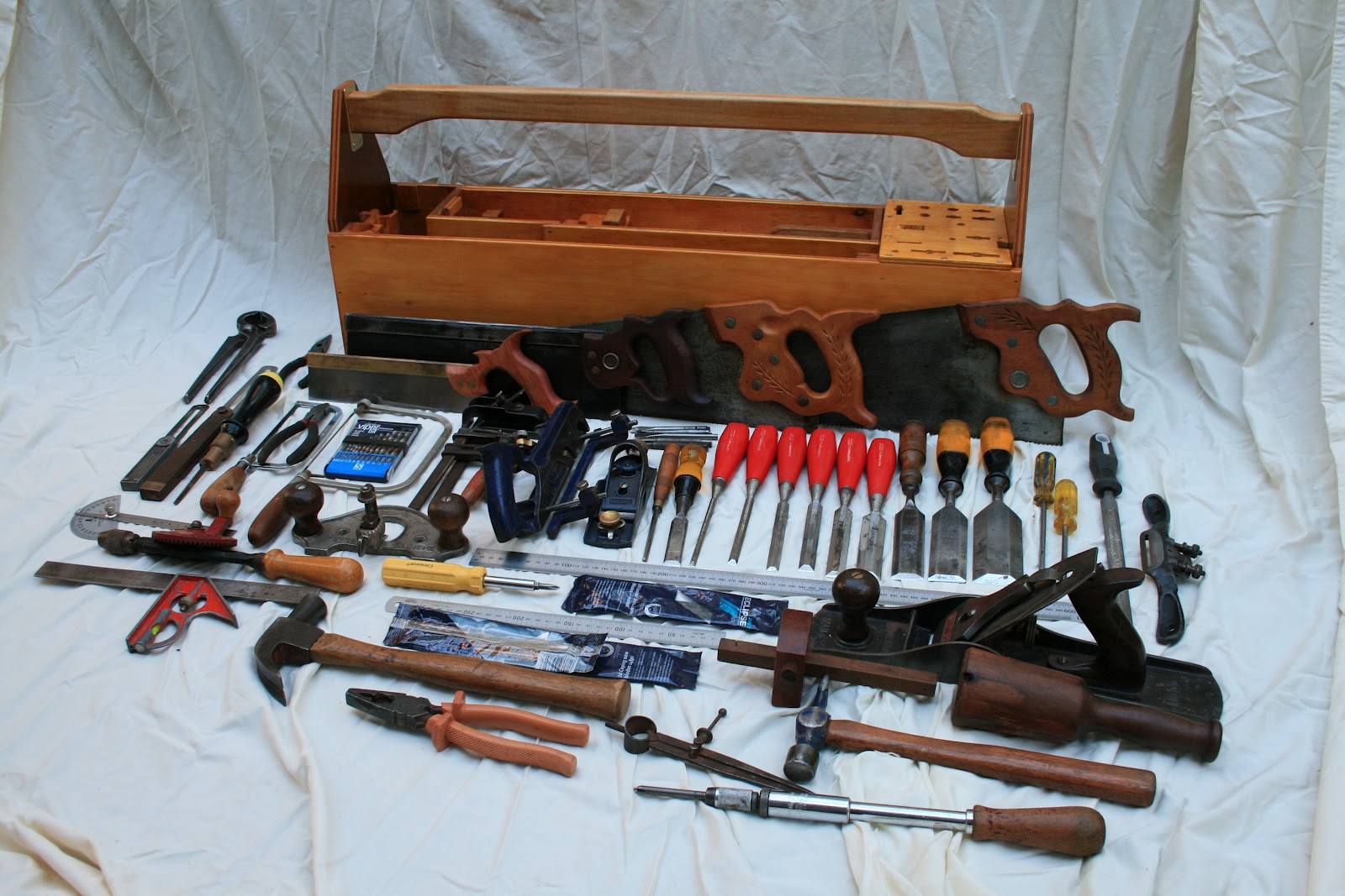 The Joy of Wood Tool Chest? Nah... give me an open tool box.