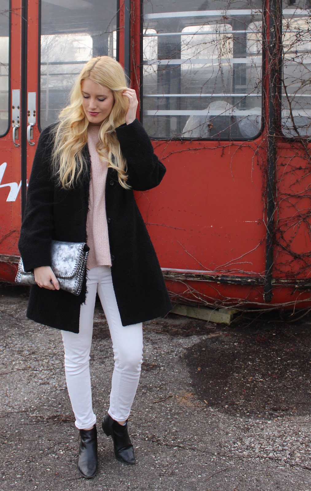 How to Style Fashion Outfit Stella McCartney Falabella Lookalike silber Mantel How to Style Fashion Outfit Stella McCartney Falabella Lookalike silber Mantel