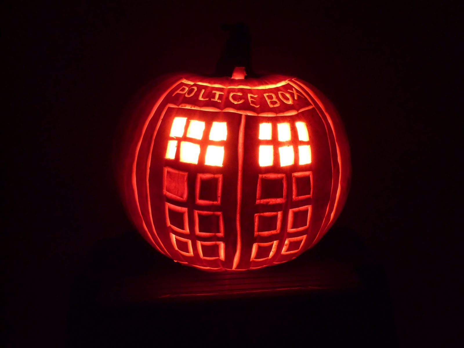 crafty lil' thing Tardis Pumpkin!