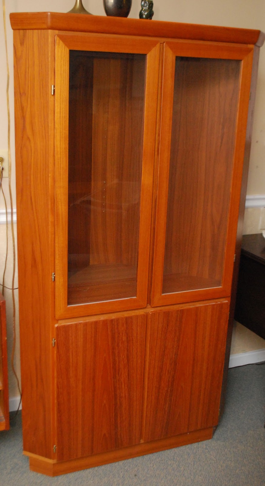 Tribute 20th Decor Skovby Danish Modern Teak Corner Display