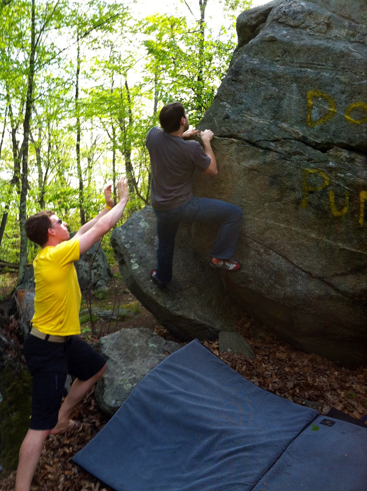 Split boulder traverse (V2?) at Sit Down Area, Lincoln Woods RI Kris